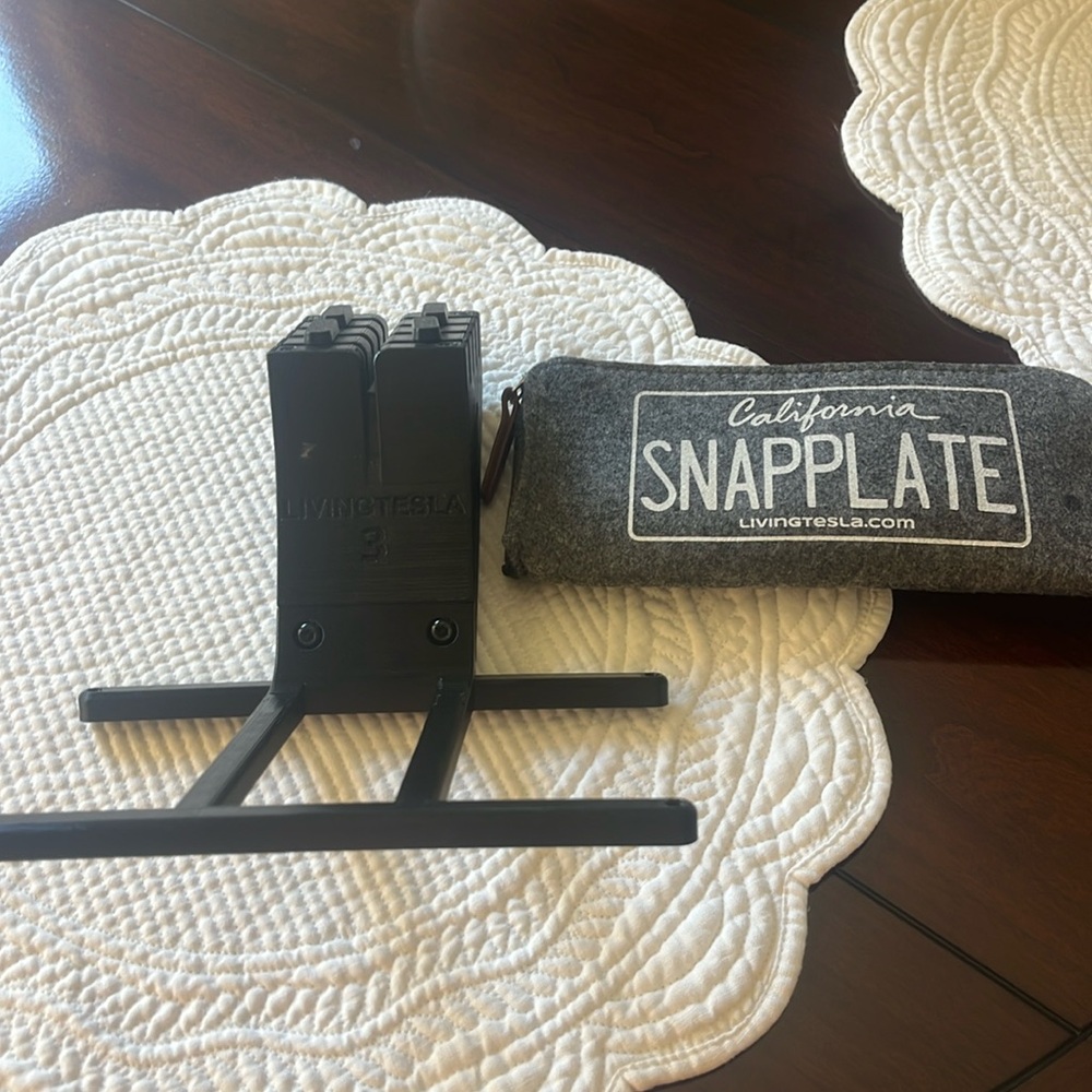 Tesla 3 front plate holder.